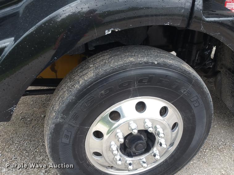 image for item BS9486 2005 Kenworth T800 semi truck