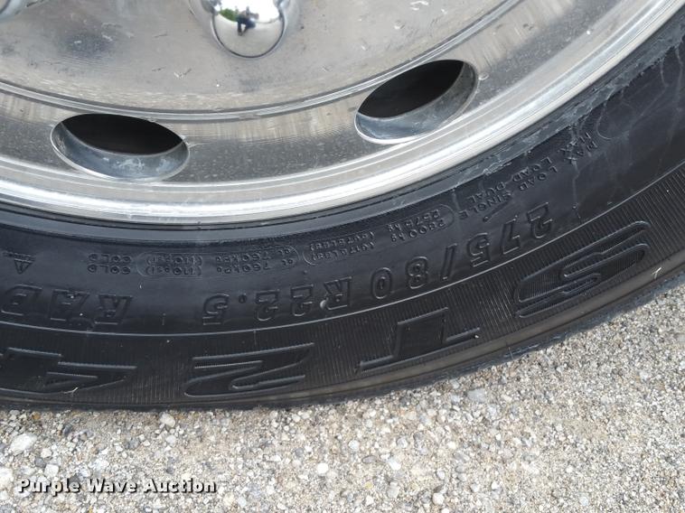 image for item BS9486 2005 Kenworth T800 semi truck