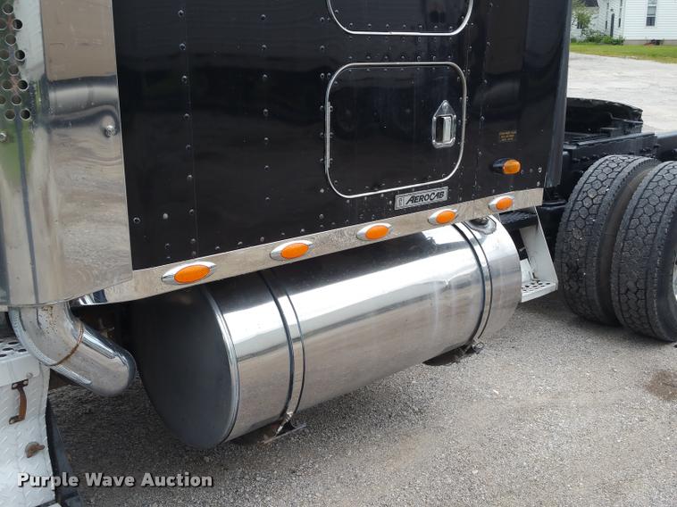 image for item BS9486 2005 Kenworth T800 semi truck