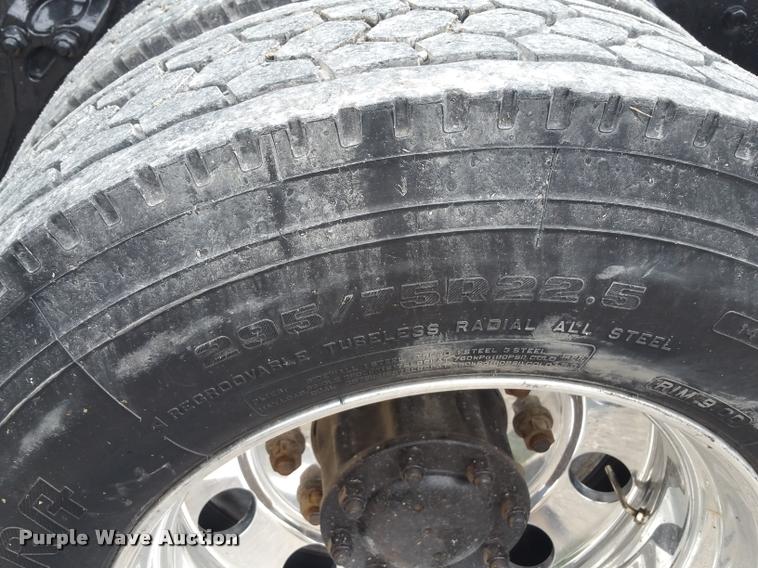 image for item BS9486 2005 Kenworth T800 semi truck