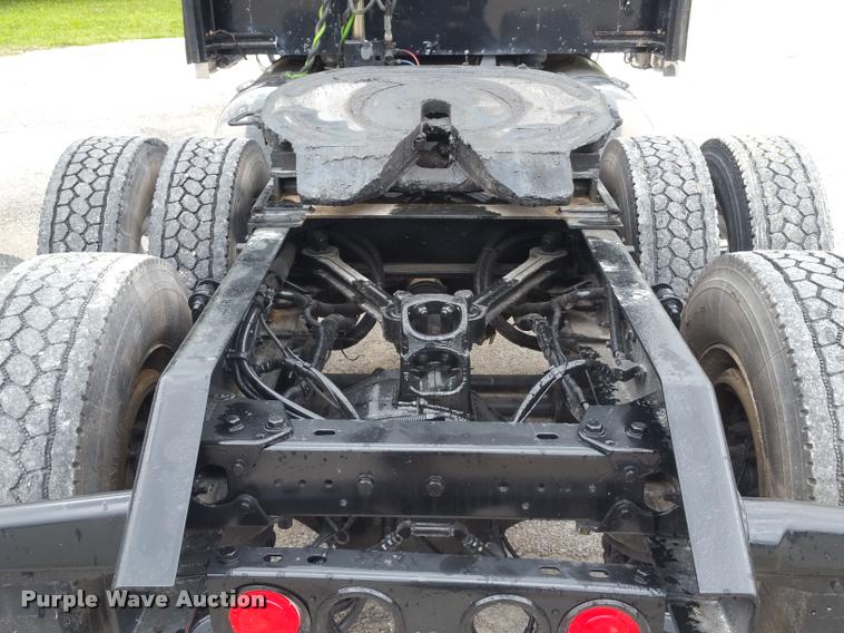 image for item BS9486 2005 Kenworth T800 semi truck