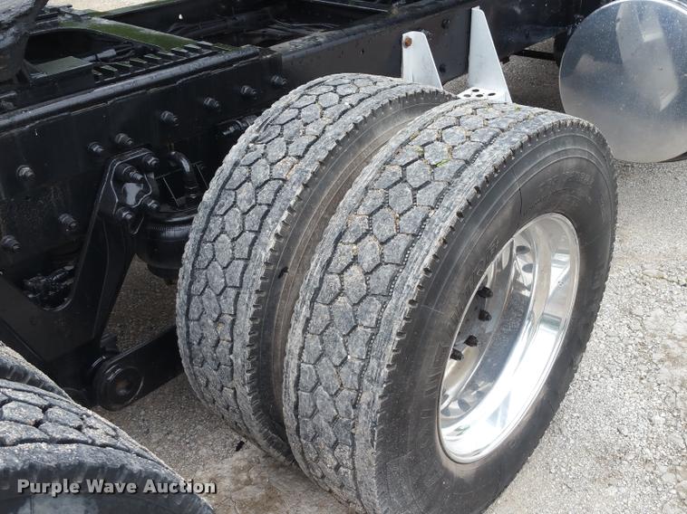 image for item BS9486 2005 Kenworth T800 semi truck