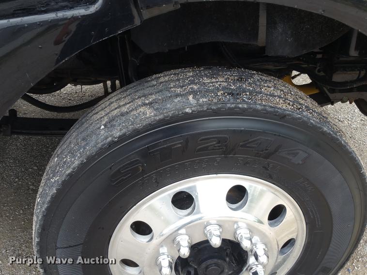 image for item BS9486 2005 Kenworth T800 semi truck