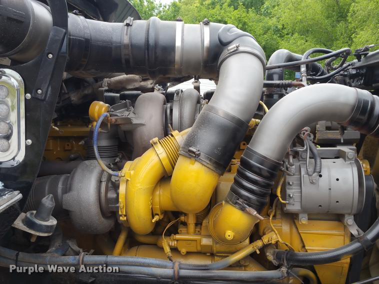 image for item BS9486 2005 Kenworth T800 semi truck