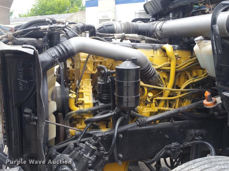 image for item BS9486 2005 Kenworth T800 semi truck