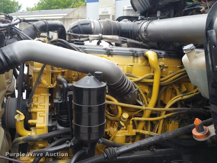 image for item BS9486 2005 Kenworth T800 semi truck