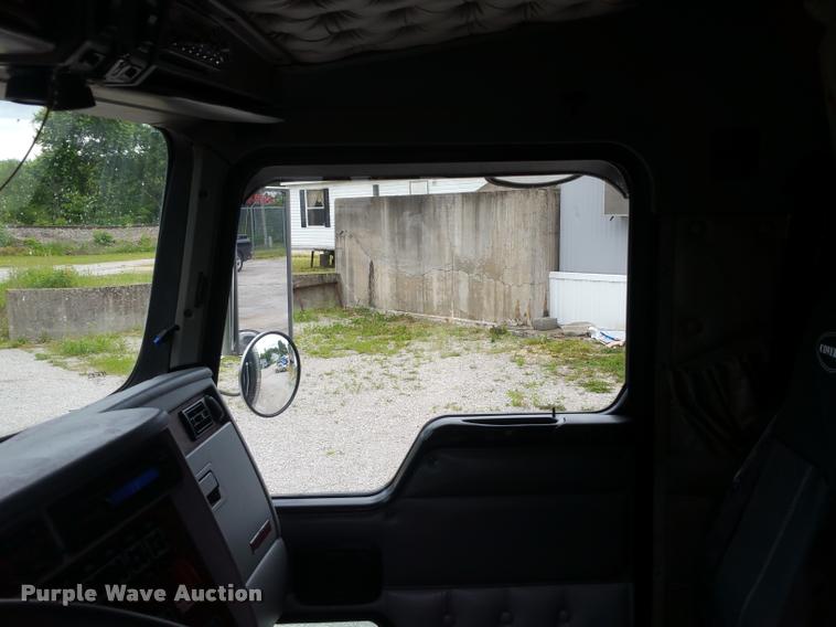 image for item BS9486 2005 Kenworth T800 semi truck