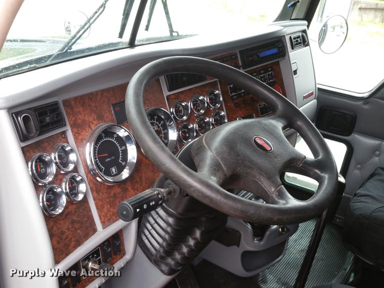 image for item BS9486 2005 Kenworth T800 semi truck