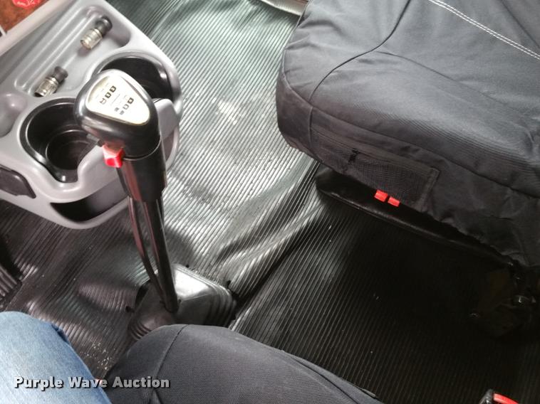 image for item BS9486 2005 Kenworth T800 semi truck