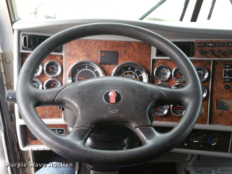 image for item BS9486 2005 Kenworth T800 semi truck