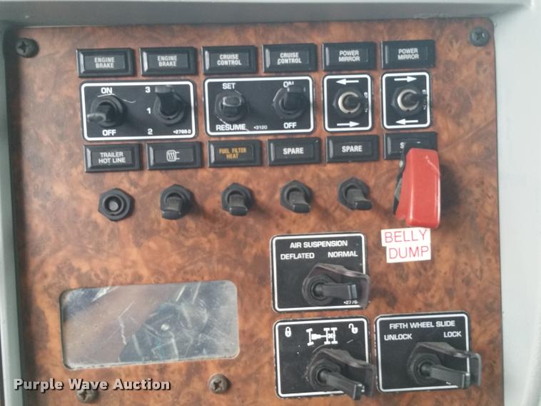 image for item BS9486 2005 Kenworth T800 semi truck