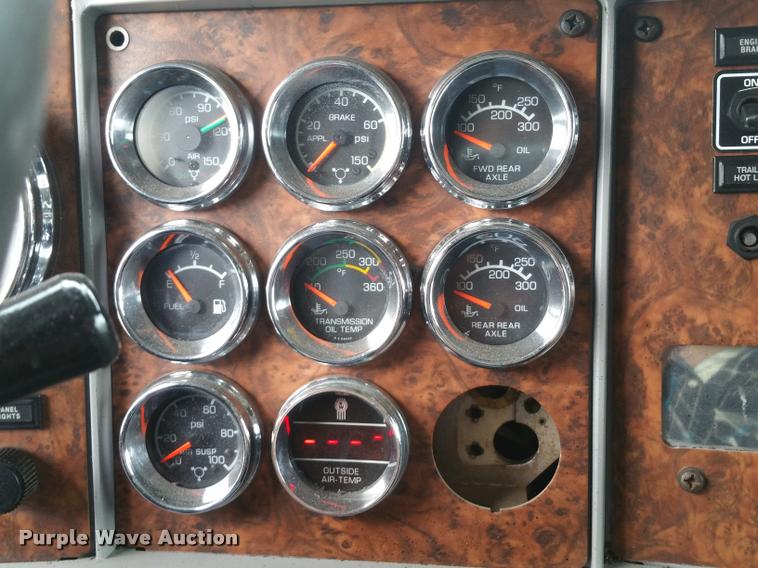 image for item BS9486 2005 Kenworth T800 semi truck