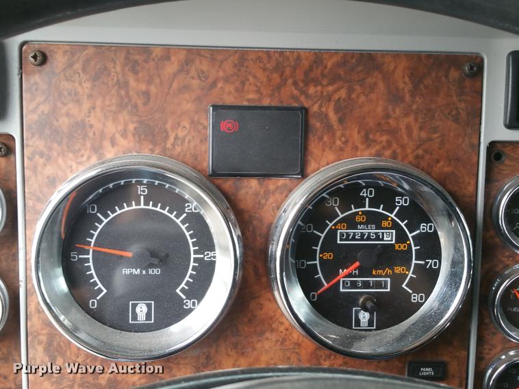 image for item BS9486 2005 Kenworth T800 semi truck