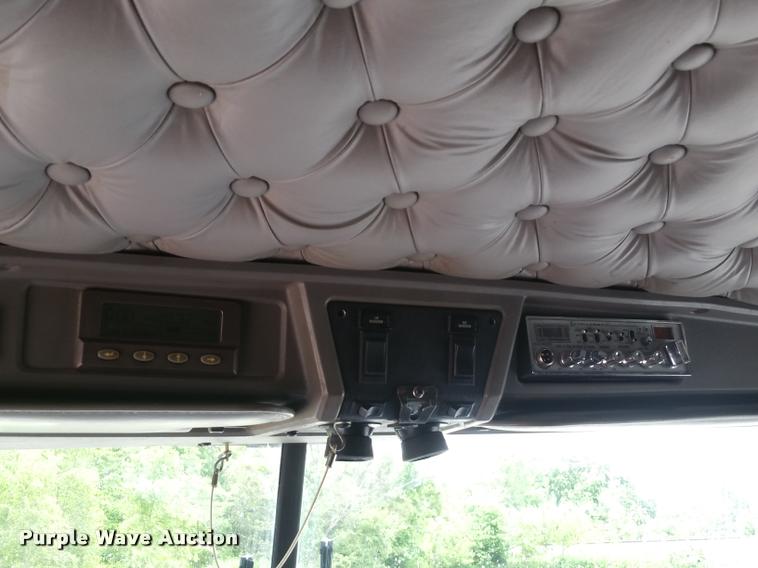 image for item BS9486 2005 Kenworth T800 semi truck