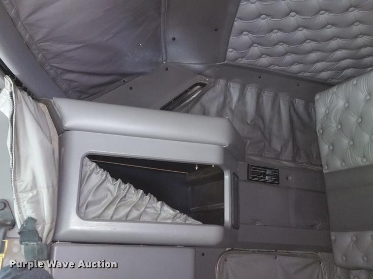 image for item BS9486 2005 Kenworth T800 semi truck