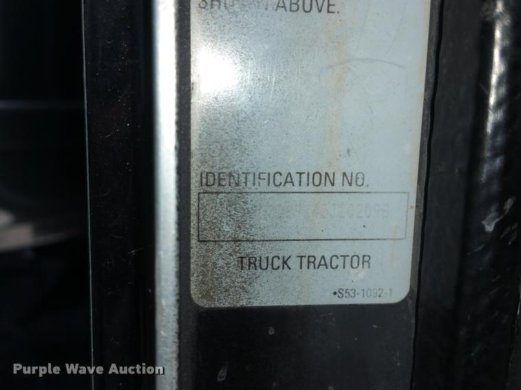 image for item BS9486 2005 Kenworth T800 semi truck