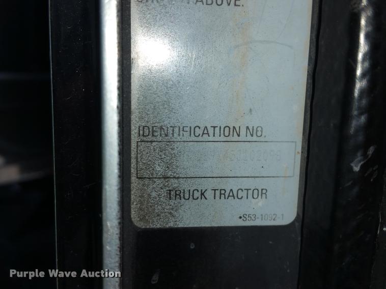 image for item BS9486 2005 Kenworth T800 semi truck