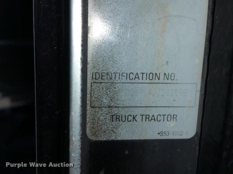 image for item BS9486 2005 Kenworth T800 semi truck