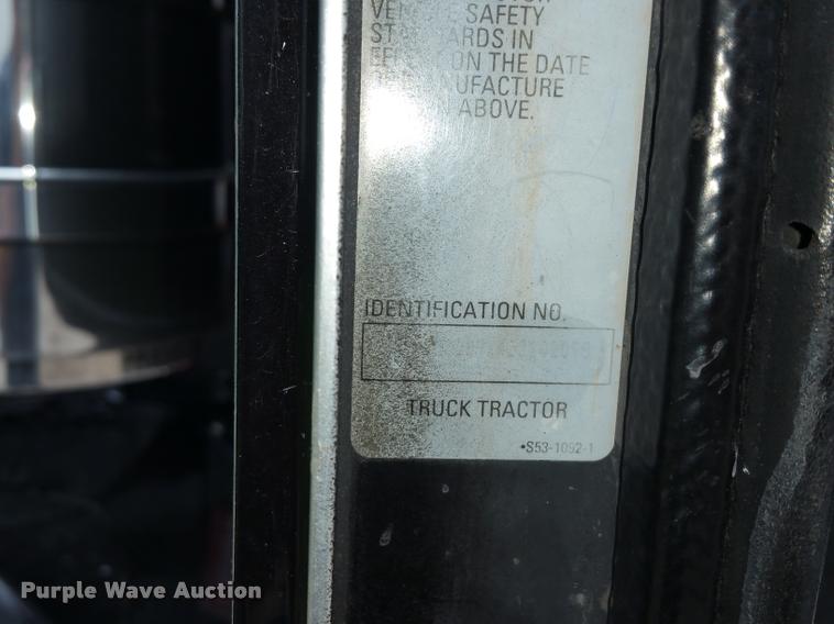 image for item BS9486 2005 Kenworth T800 semi truck