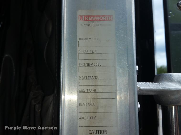 image for item BS9486 2005 Kenworth T800 semi truck