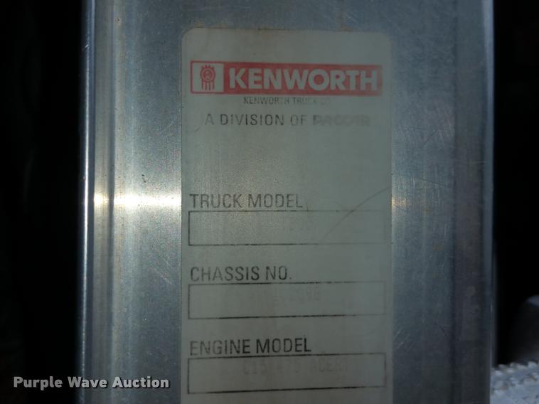 image for item BS9486 2005 Kenworth T800 semi truck