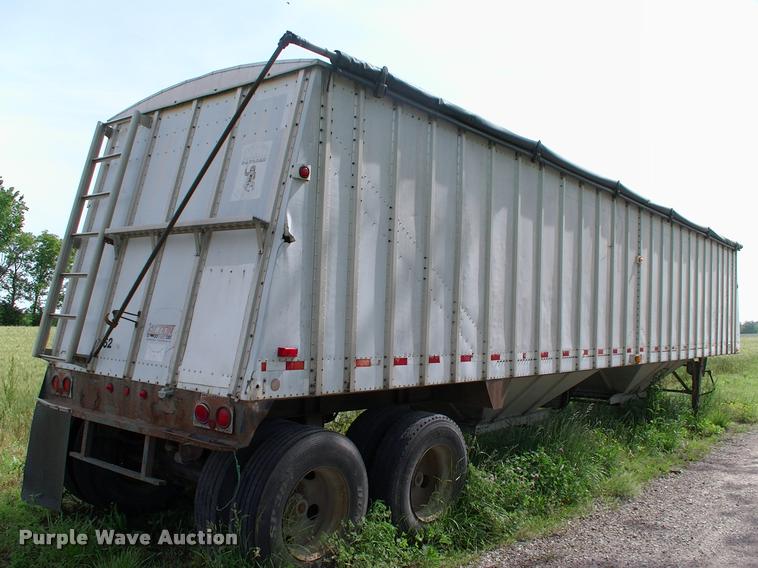image for item BZ9725 1992 Merritt E42X96X80XBX2XCS double hopper grain trailer