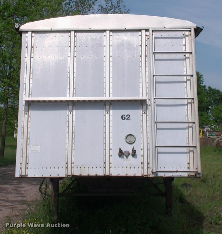 image for item BZ9725 1992 Merritt E42X96X80XBX2XCS double hopper grain trailer
