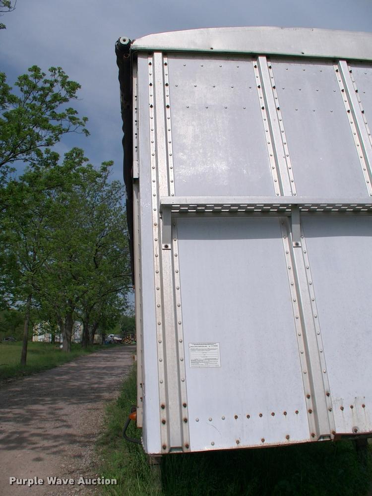 image for item BZ9725 1992 Merritt E42X96X80XBX2XCS double hopper grain trailer