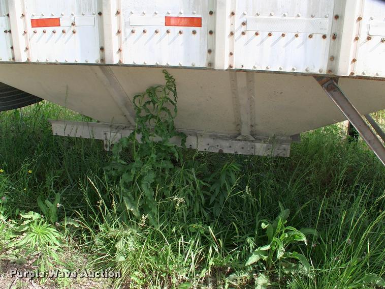 image for item BZ9725 1992 Merritt E42X96X80XBX2XCS double hopper grain trailer