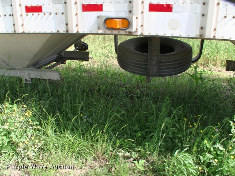 image for item BZ9725 1992 Merritt E42X96X80XBX2XCS double hopper grain trailer