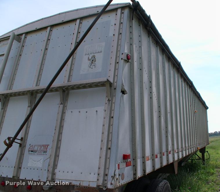 image for item BZ9725 1992 Merritt E42X96X80XBX2XCS double hopper grain trailer