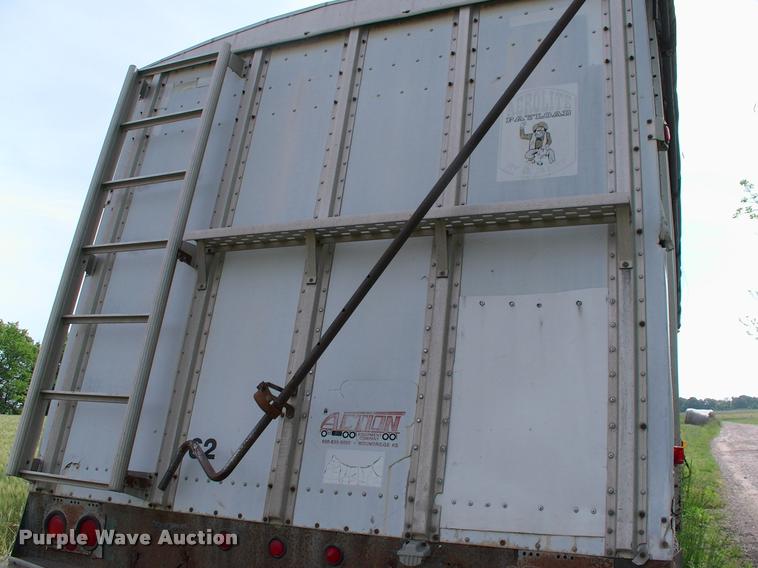 image for item BZ9725 1992 Merritt E42X96X80XBX2XCS double hopper grain trailer