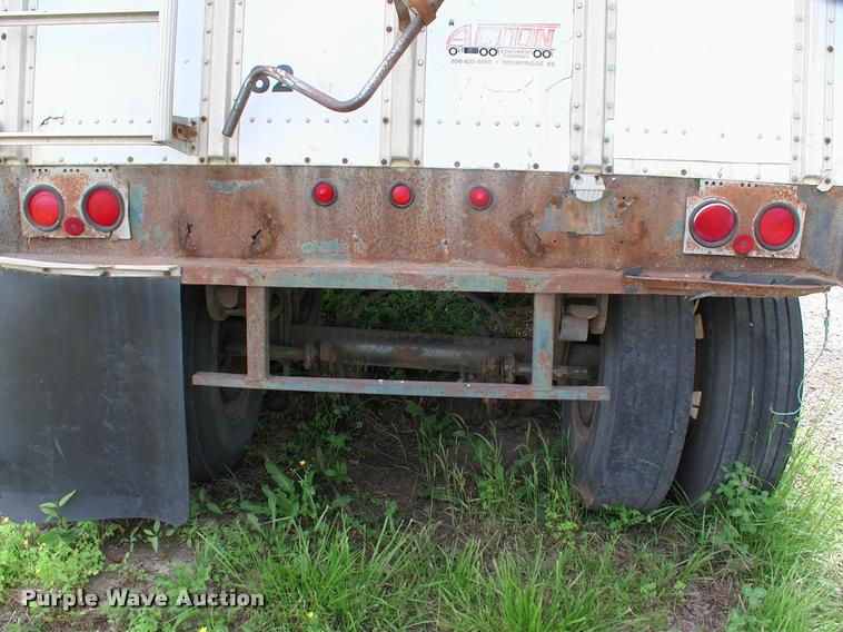 image for item BZ9725 1992 Merritt E42X96X80XBX2XCS double hopper grain trailer