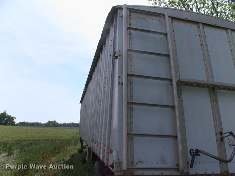 image for item BZ9725 1992 Merritt E42X96X80XBX2XCS double hopper grain trailer