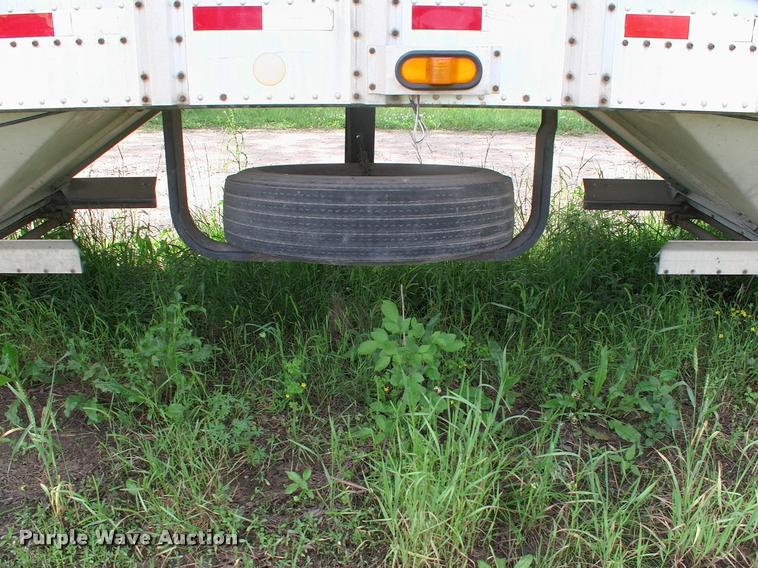 image for item BZ9725 1992 Merritt E42X96X80XBX2XCS double hopper grain trailer