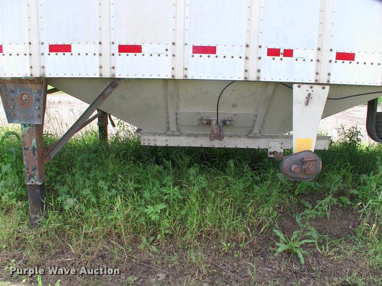 image for item BZ9725 1992 Merritt E42X96X80XBX2XCS double hopper grain trailer