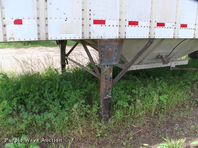 image for item BZ9725 1992 Merritt E42X96X80XBX2XCS double hopper grain trailer