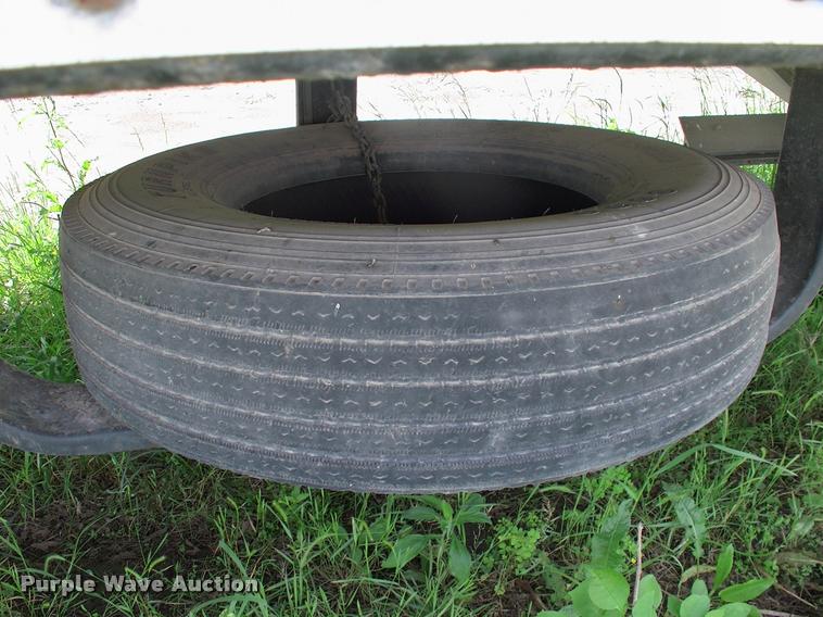 image for item BZ9725 1992 Merritt E42X96X80XBX2XCS double hopper grain trailer