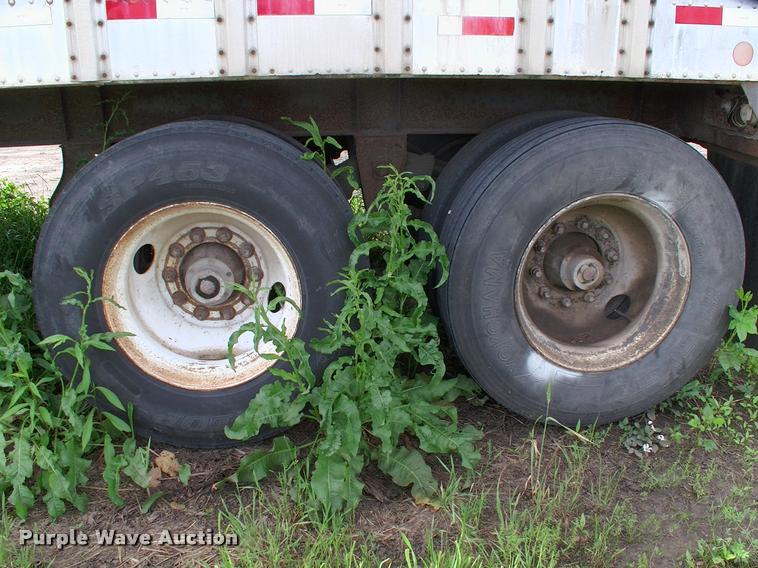 image for item BZ9725 1992 Merritt E42X96X80XBX2XCS double hopper grain trailer