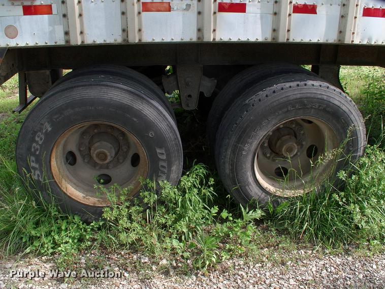 image for item BZ9725 1992 Merritt E42X96X80XBX2XCS double hopper grain trailer