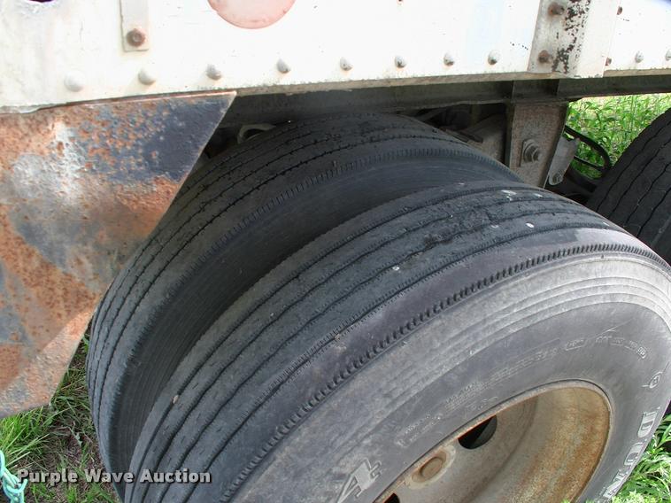 image for item BZ9725 1992 Merritt E42X96X80XBX2XCS double hopper grain trailer