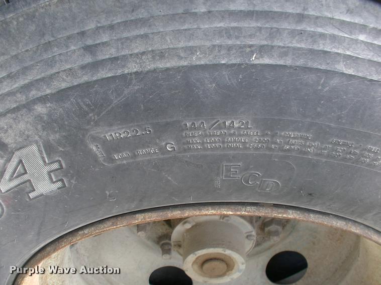 image for item BZ9725 1992 Merritt E42X96X80XBX2XCS double hopper grain trailer