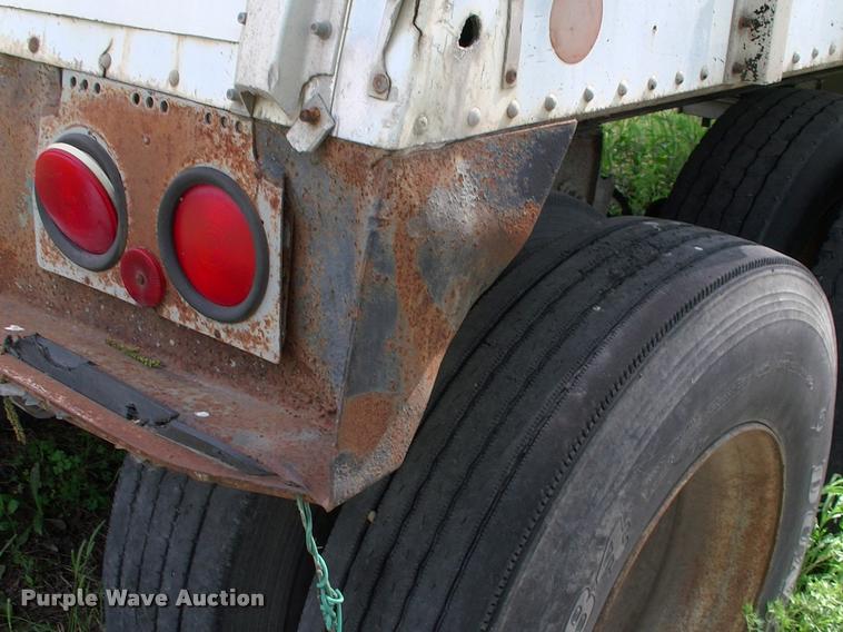 image for item BZ9725 1992 Merritt E42X96X80XBX2XCS double hopper grain trailer