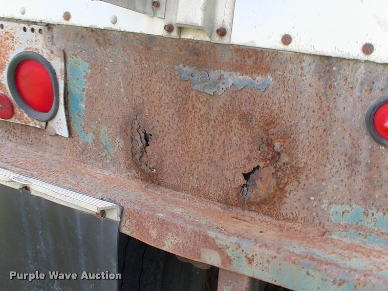 image for item BZ9725 1992 Merritt E42X96X80XBX2XCS double hopper grain trailer