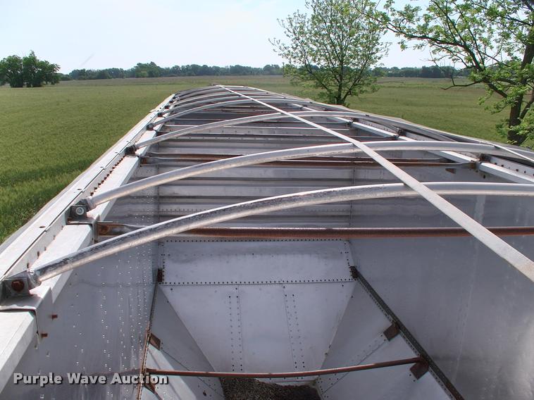 image for item BZ9725 1992 Merritt E42X96X80XBX2XCS double hopper grain trailer