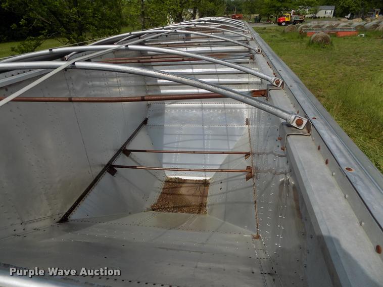 image for item BZ9725 1992 Merritt E42X96X80XBX2XCS double hopper grain trailer