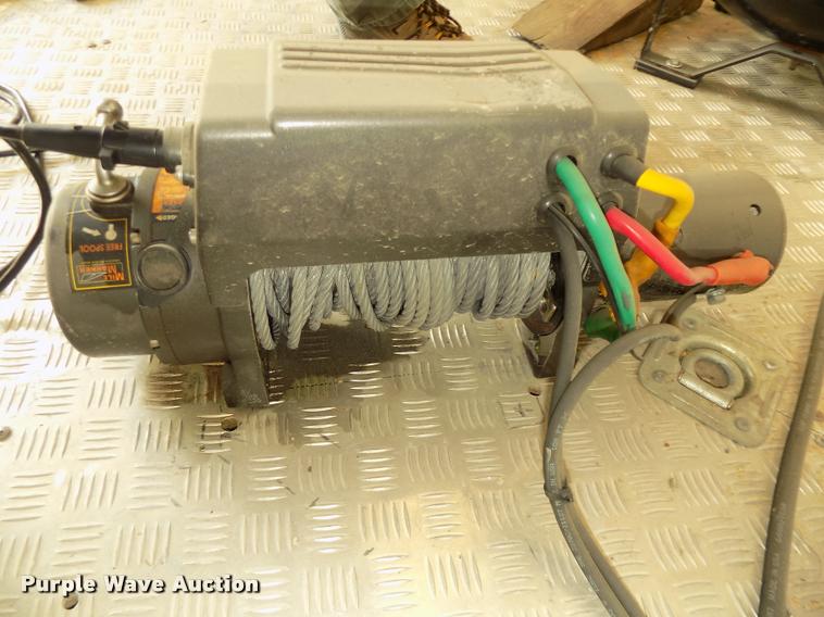 image for item DA0711 2002 Vintage enclosed car trailer