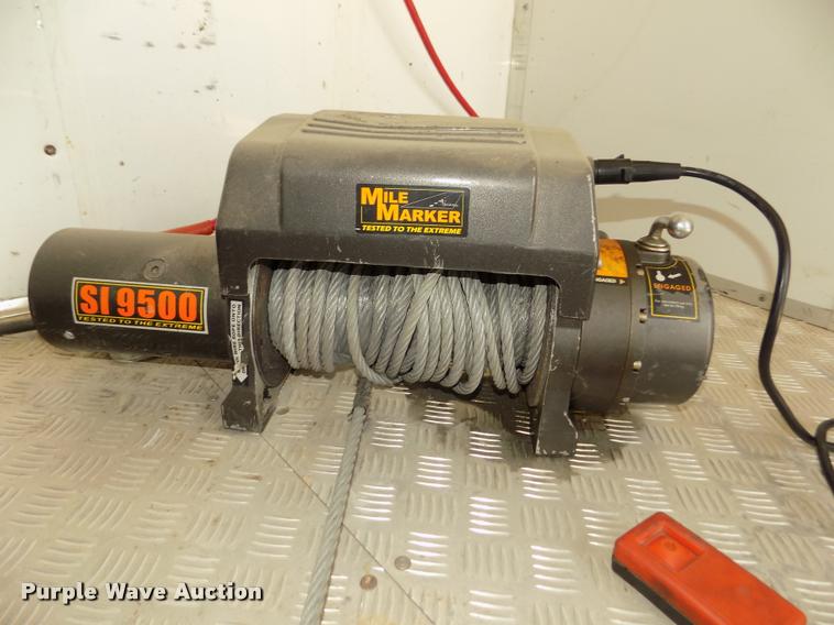 image for item DA0711 2002 Vintage enclosed car trailer