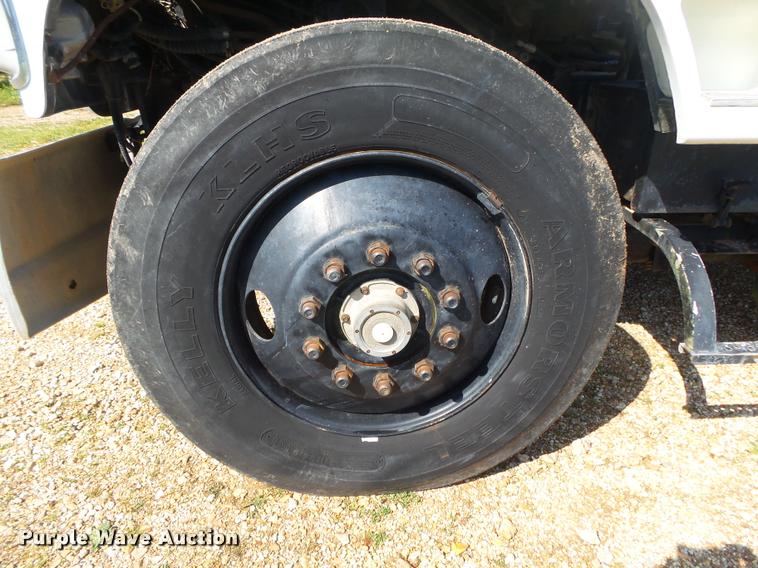 image for item DA2733 1989 Ford 900 semi truck