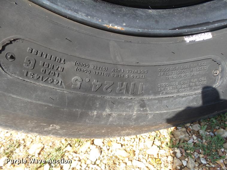 image for item DA2733 1989 Ford 900 semi truck